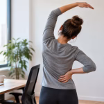 Exerciții de întindere pentru spate după birou: ghid practic și când să mergi la medic